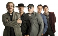 Nenhum de Nós apresenta Show "Contos Acústicos de Água e Fogo" em Porto Alegre